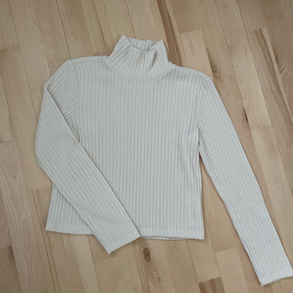 Aritzia Wilfred free cropped Mock neck ribbed longsleeve